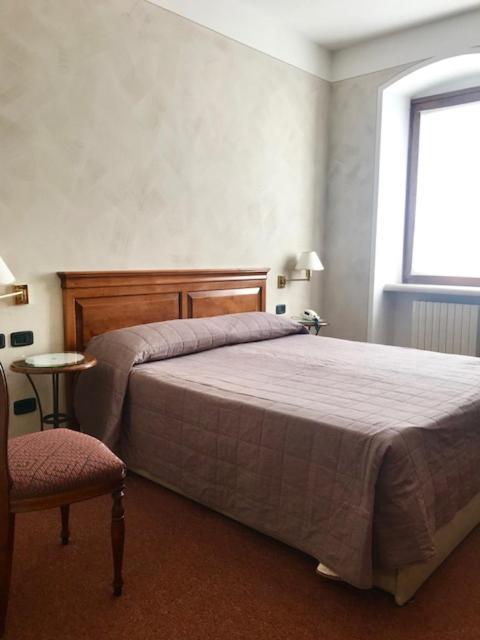 Albergo La Meridiana Castelnuovo del Garda Habitación foto
