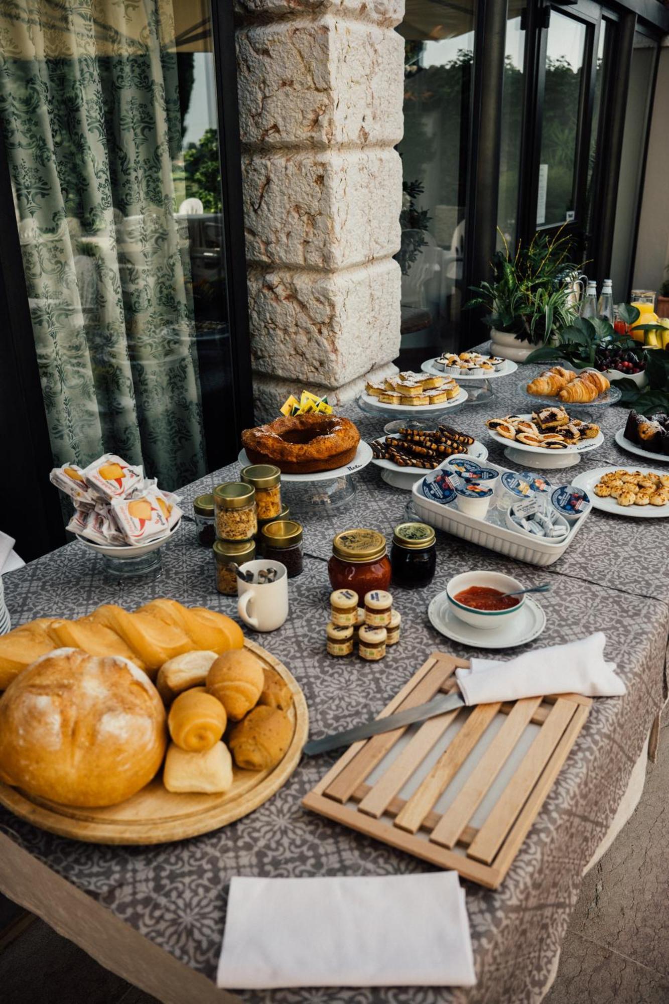 Albergo La Meridiana Castelnuovo del Garda Exterior foto