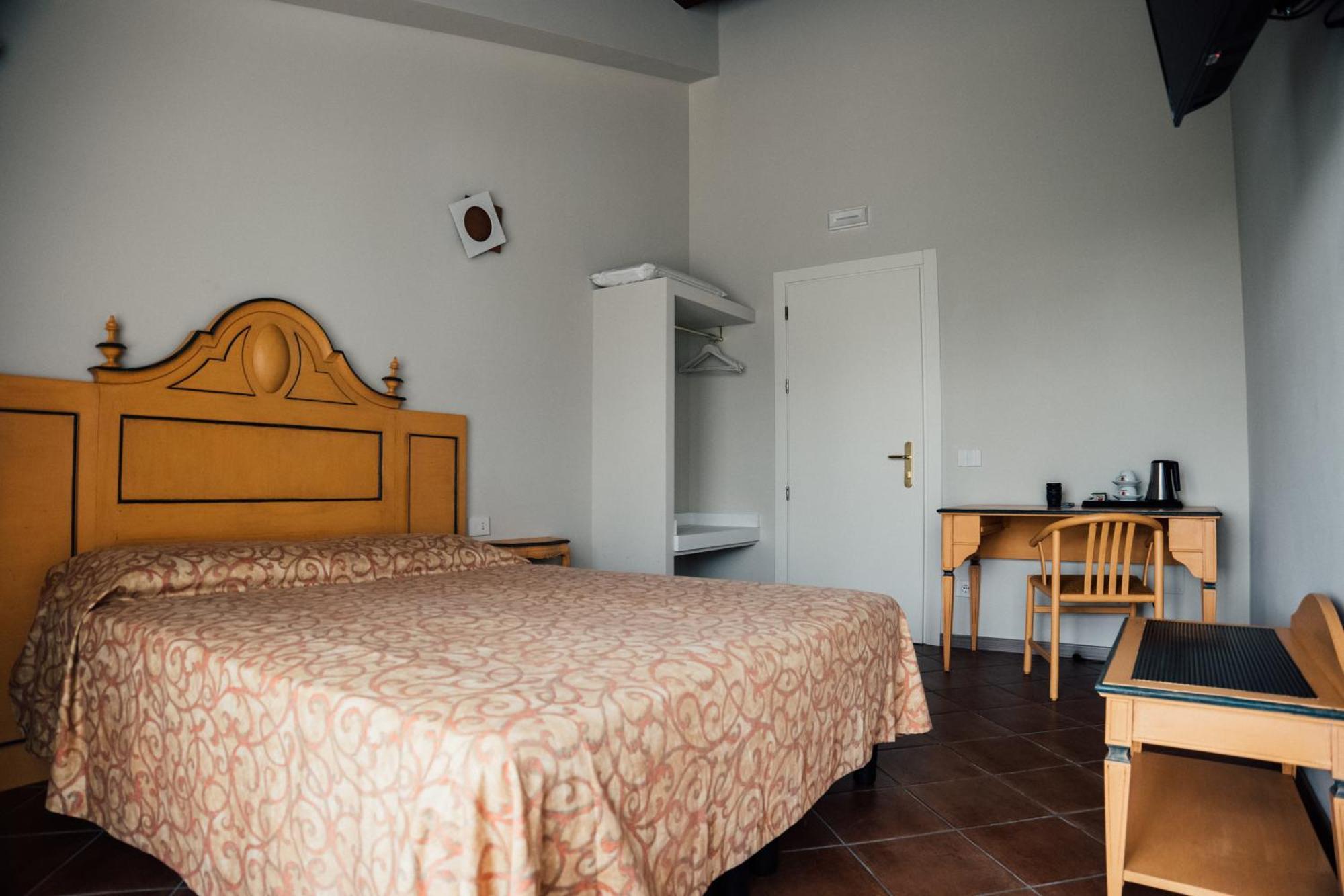 Albergo La Meridiana Castelnuovo del Garda Exterior foto
