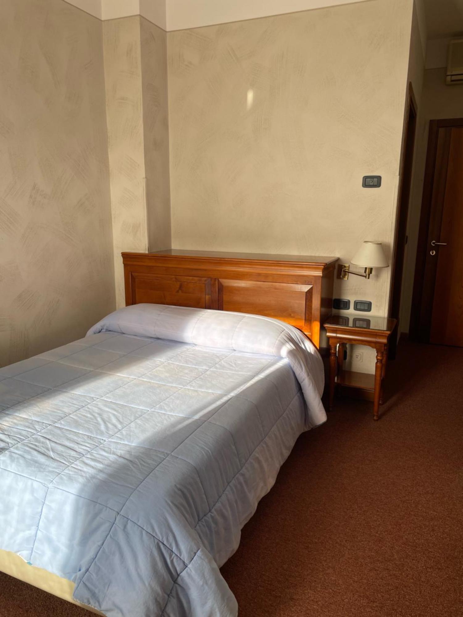 Albergo La Meridiana Castelnuovo del Garda Habitación foto